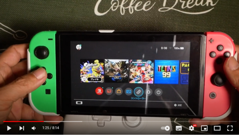 コントローラーの操作の仕方を説明している様子。画面には「Nintendo Switch」を手に持っている投稿者が映し出されている。