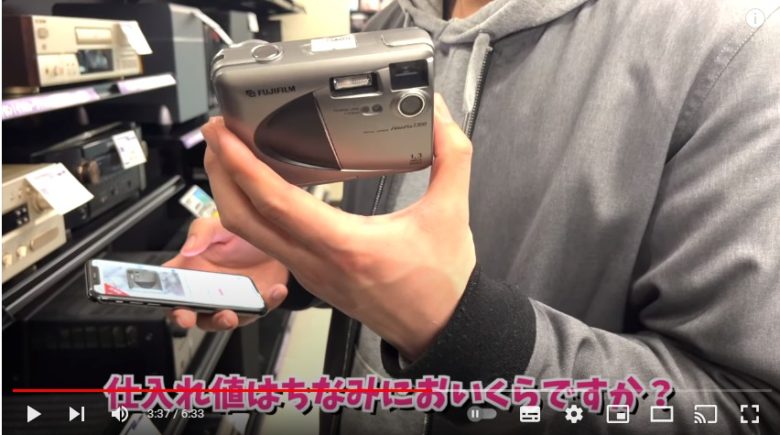 男性が100円のジャンクカメラを仕入れようと思った理由を話している。